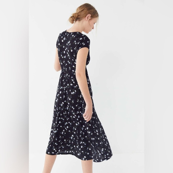 uo dallas plunging v-neck midi dress Urban Outfitters + Dallas Plunging V-Neck Midi Dress